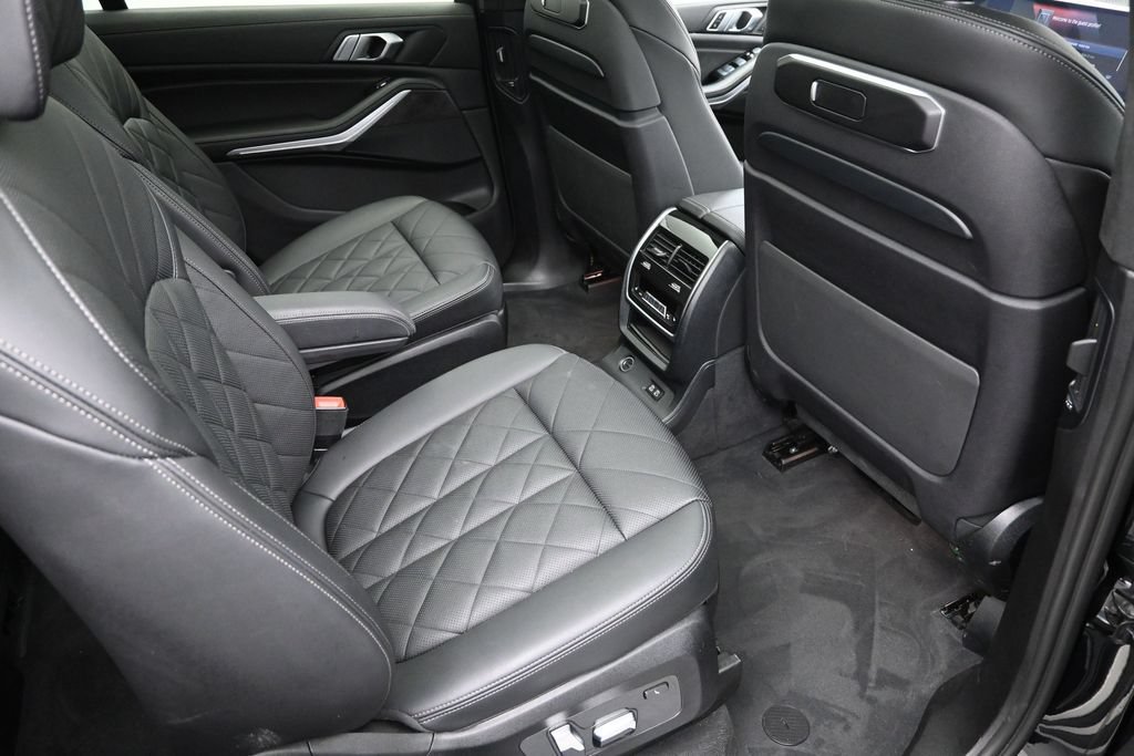 Used 2023 BMW X7 xDrive40i w/ M Sport Package AWD/4WD image 28