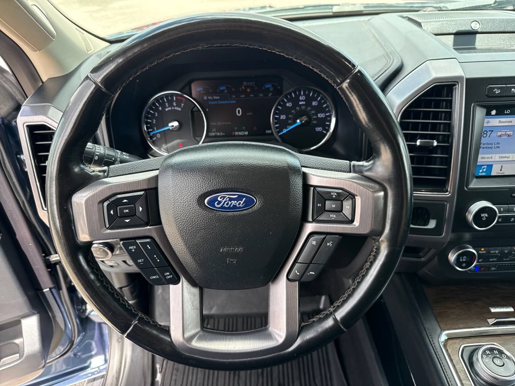 Used 2019 Ford Expedition Platinum AWD/4WD image 16