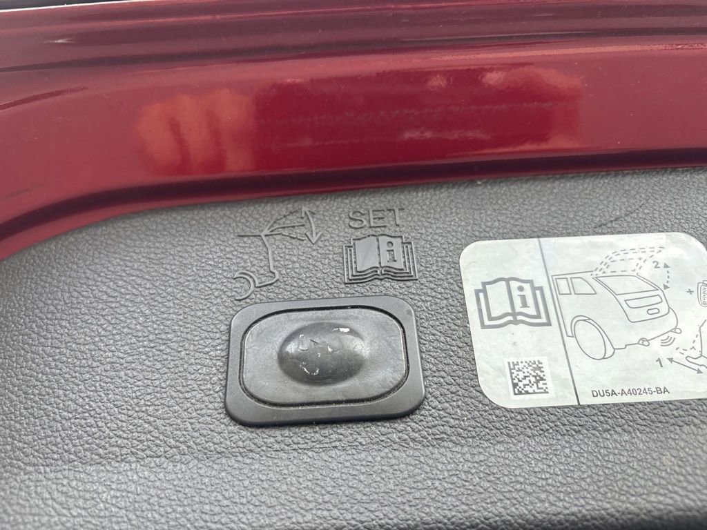 Used 2017 Ford Escape Titanium FWD image 8