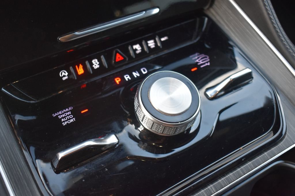 Used 2024 Jeep Wagoneer Series III AWD/4WD image 32