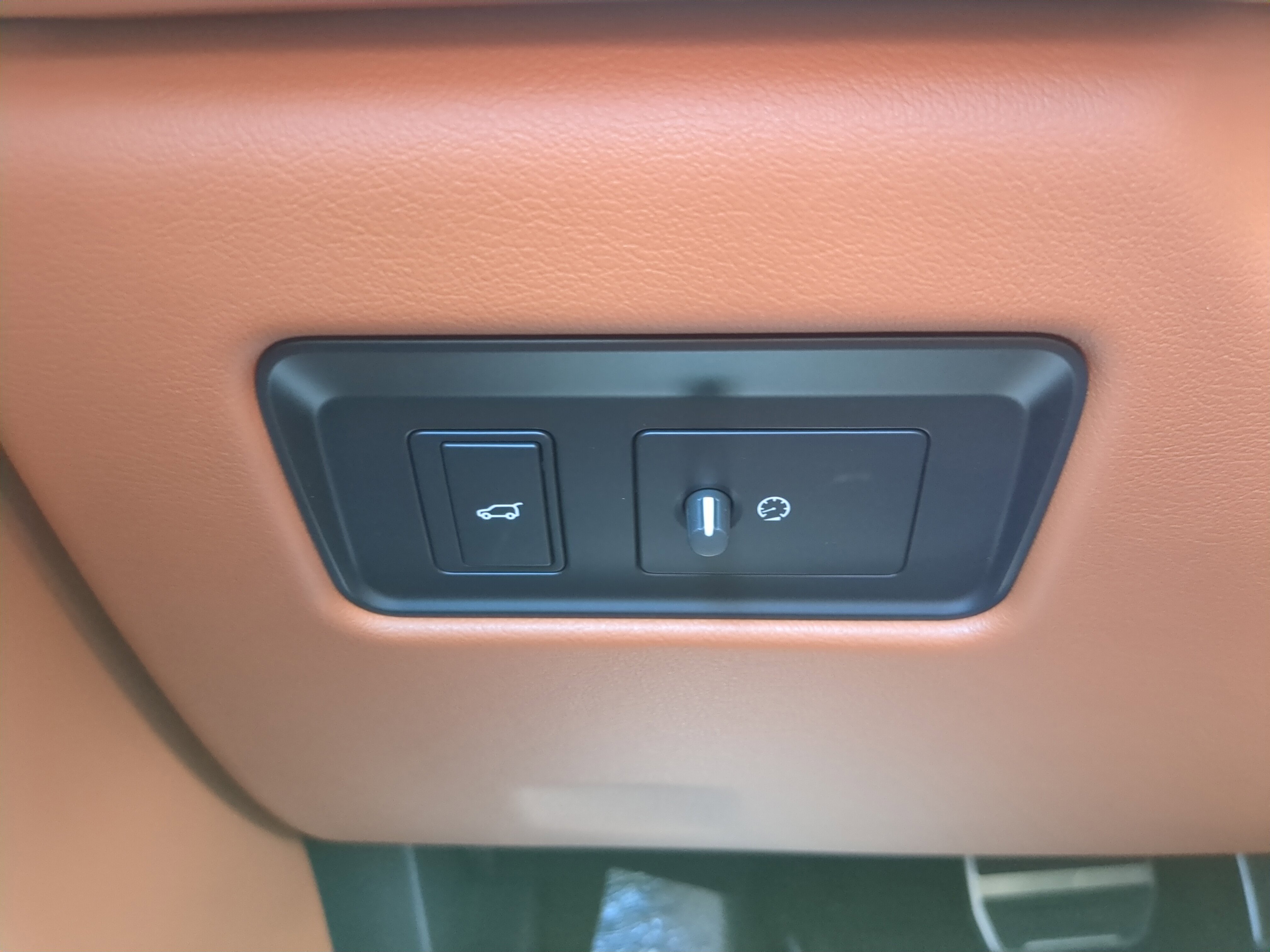 New 2026 Jaguar F-PACE SVR 575 Edition image 28