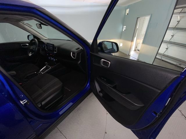 Used 2024 Hyundai Venue SEL FWD image 24