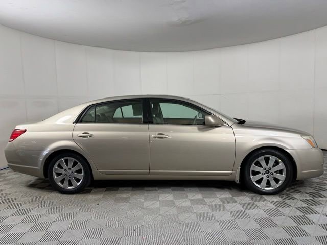 Used 2005 Toyota Avalon XLS FWD image 5