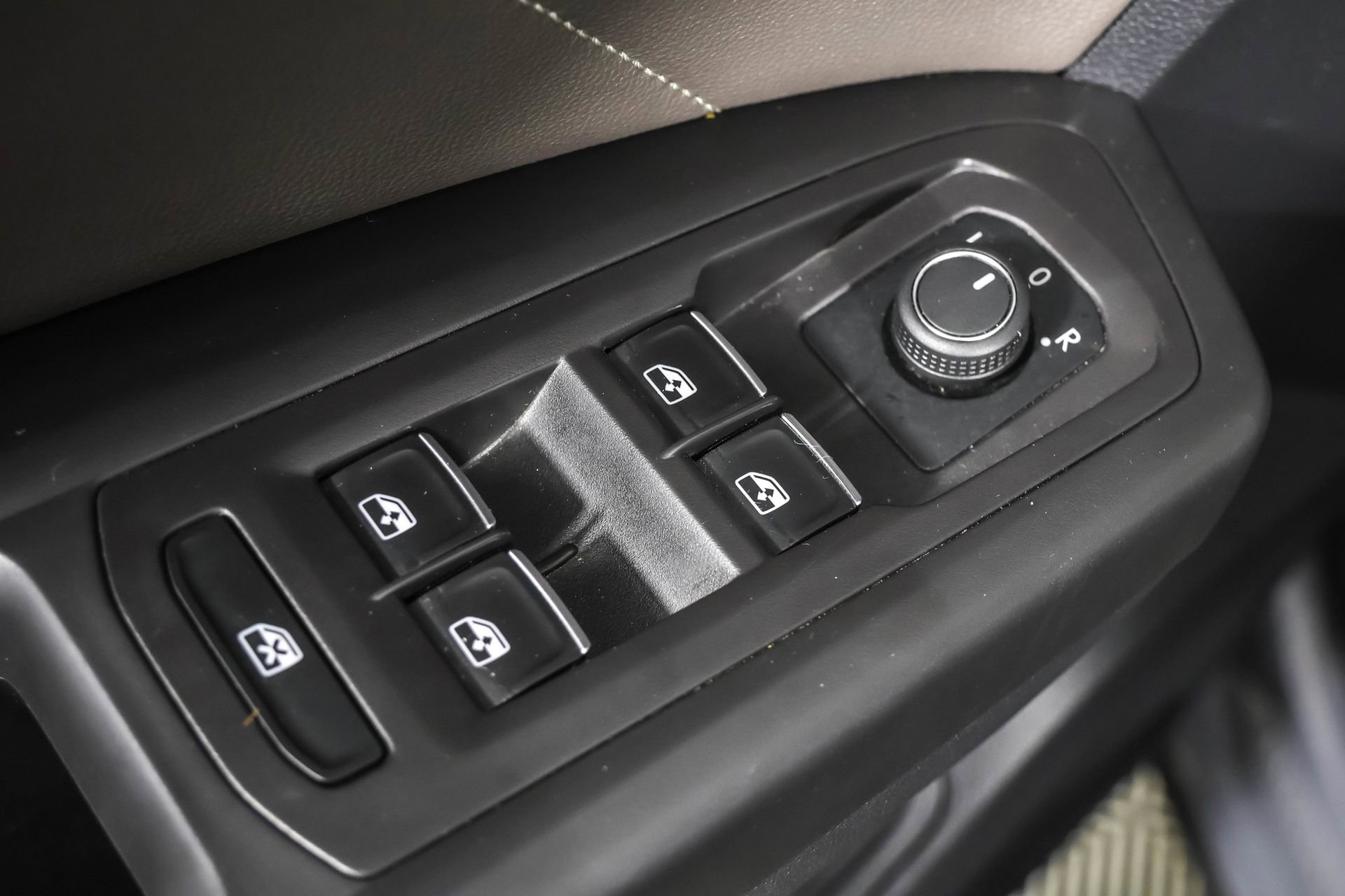 Used 2022 Volkswagen Atlas Cross Sport SEL image 37