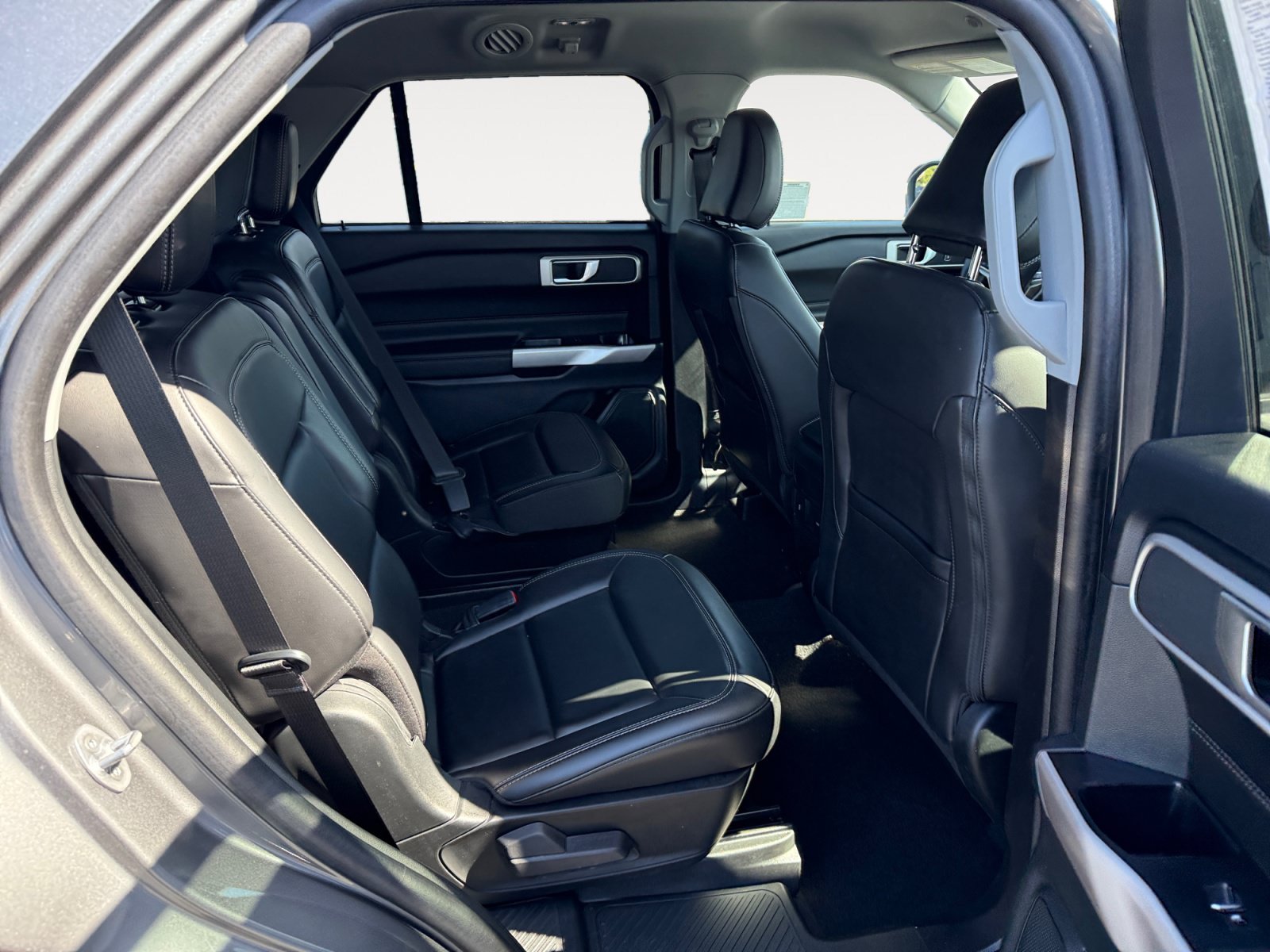 Certified 2023 Ford Explorer XLT w/ Equipment Group 202A RWD image 18