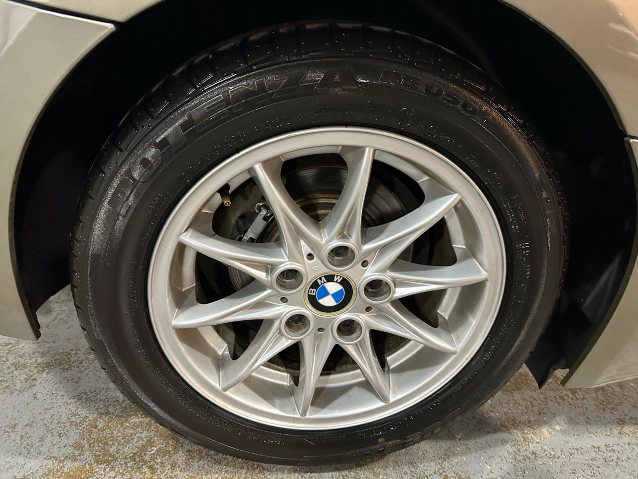 Used 2004 BMW Z4 2.5i RWD image 17