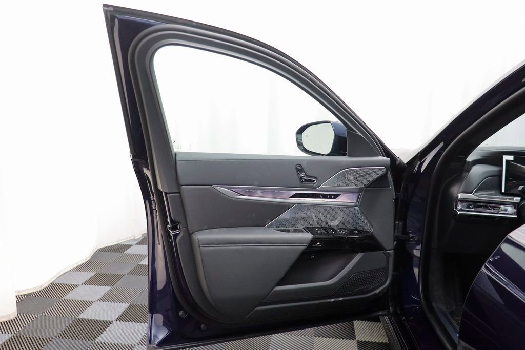 New 2026 BMW 760i xDrive w/ Executive Package image 4