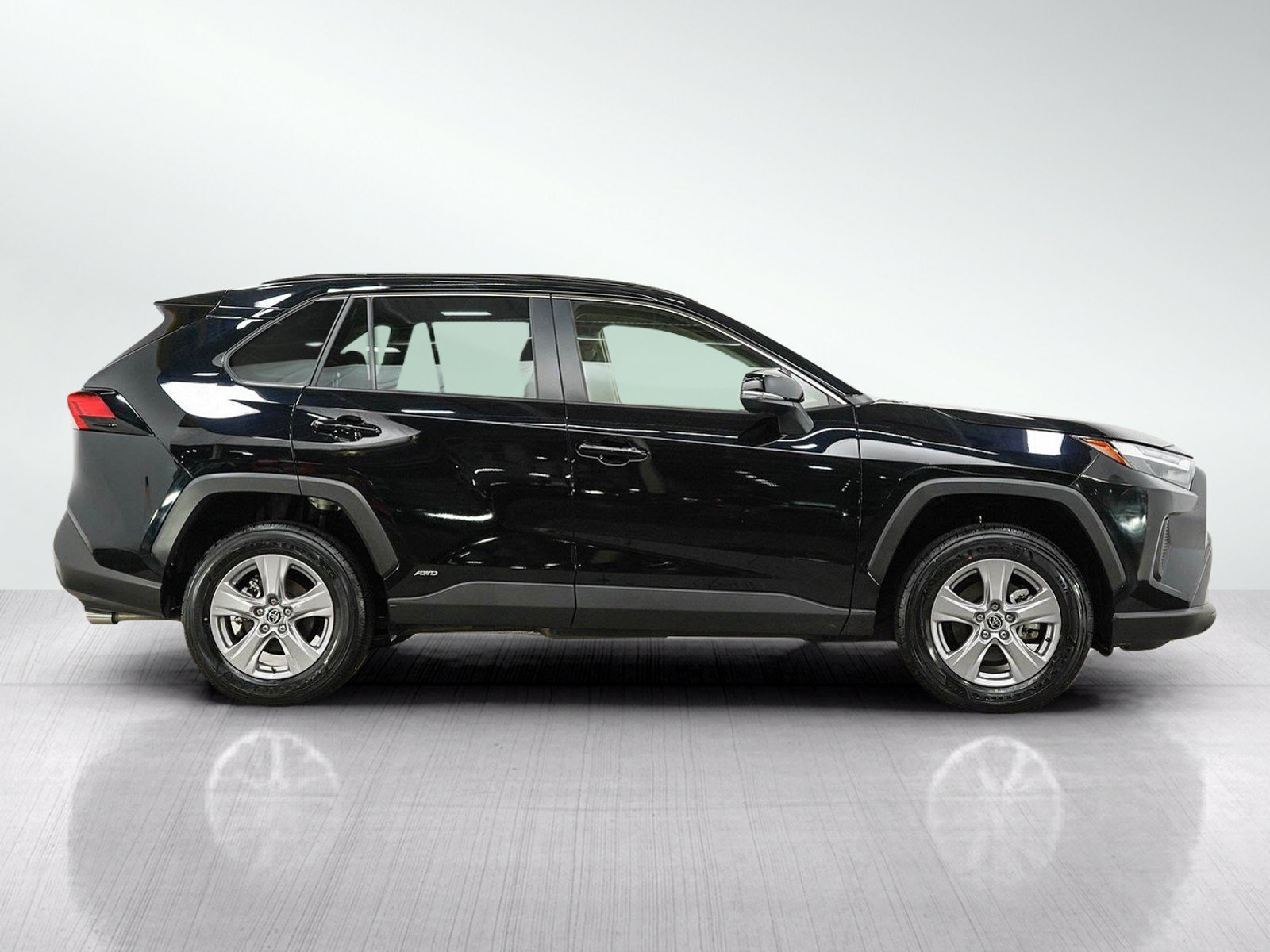 Used 2025 Toyota RAV4 XLE AWD/4WD image 6