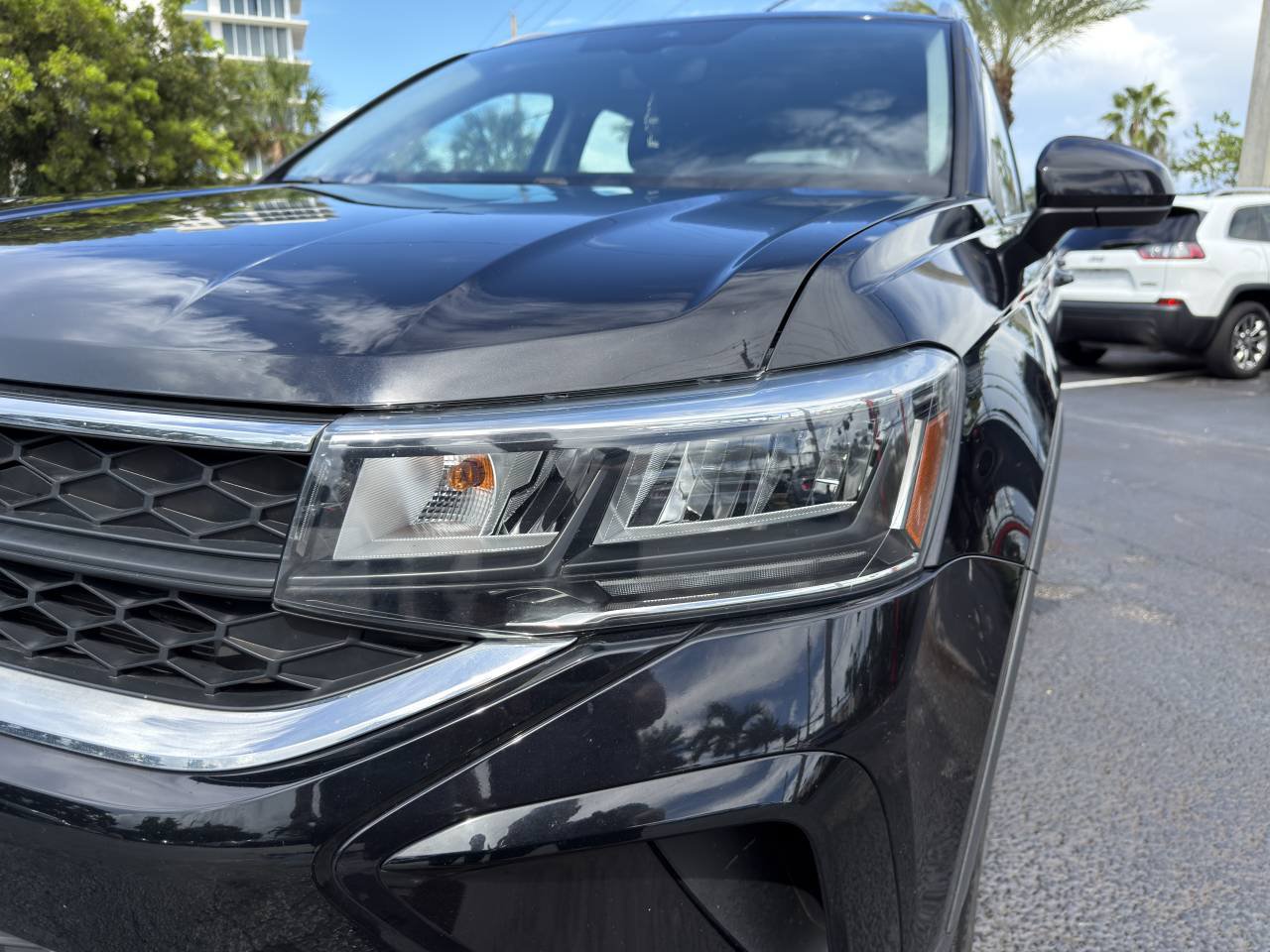 Used 2024 Volkswagen Taos SE w/ Panoramic Sunroof Package FWD image 9