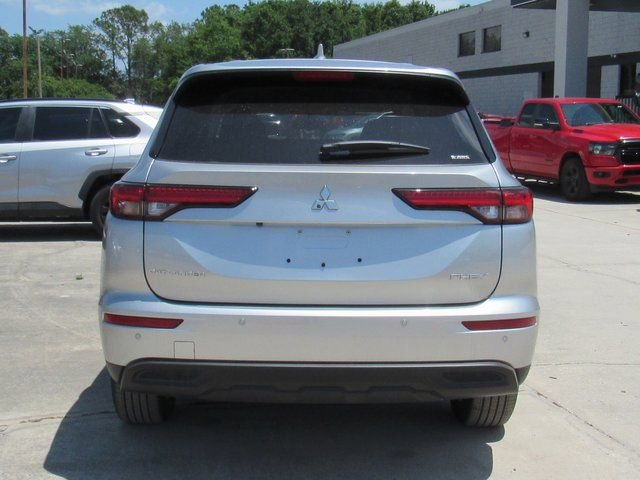 New 2025 Mitsubishi Outlander ES image 4