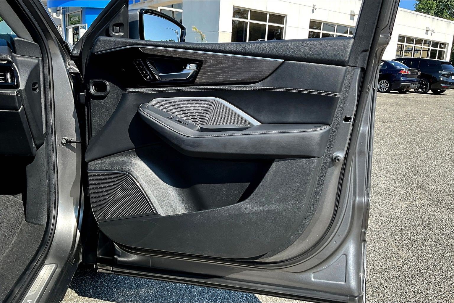 Used 2024 Acura MDX SH-AWD w/ Advance Package image 19