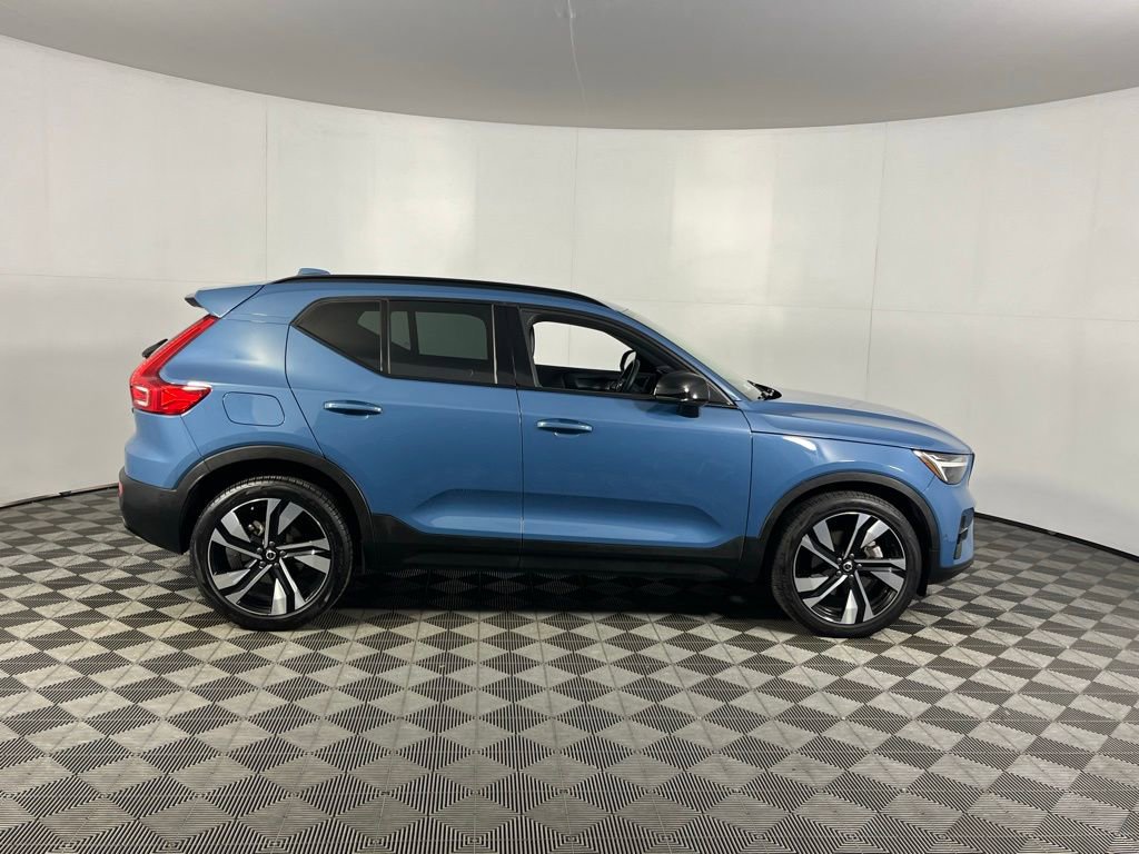 Used 2023 Volvo XC40 B5 Ultimate w/ Protection Package image 6