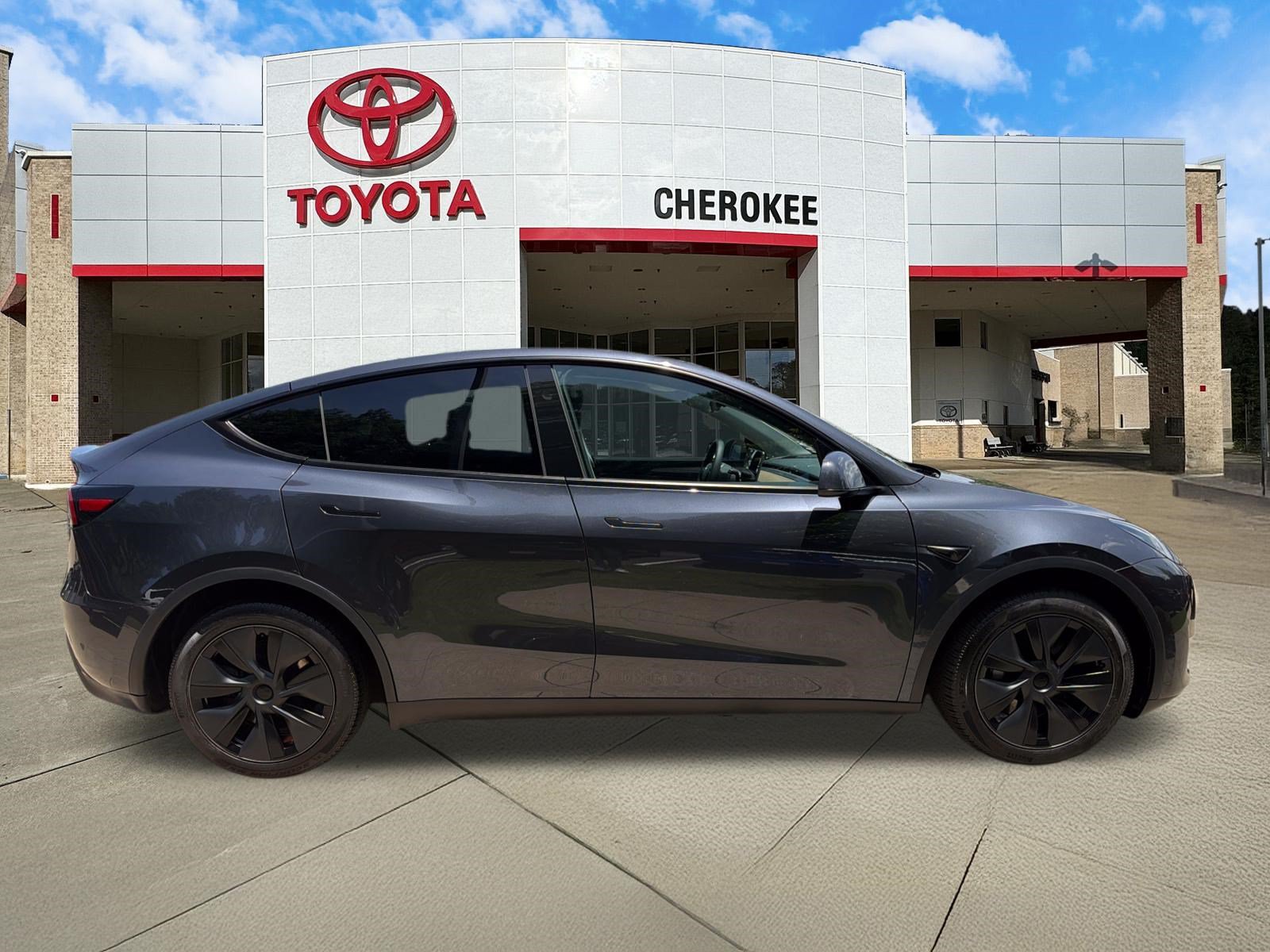 Used 2025 Tesla Model Y Long Range RWD image 4