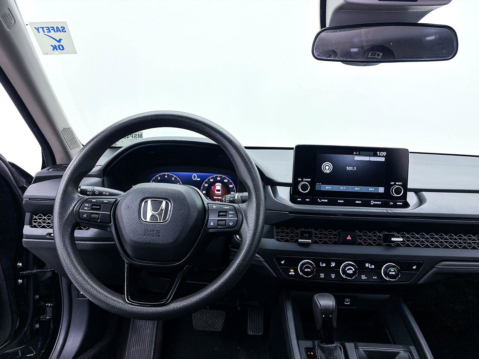 Used 2025 Honda Accord SE image 3