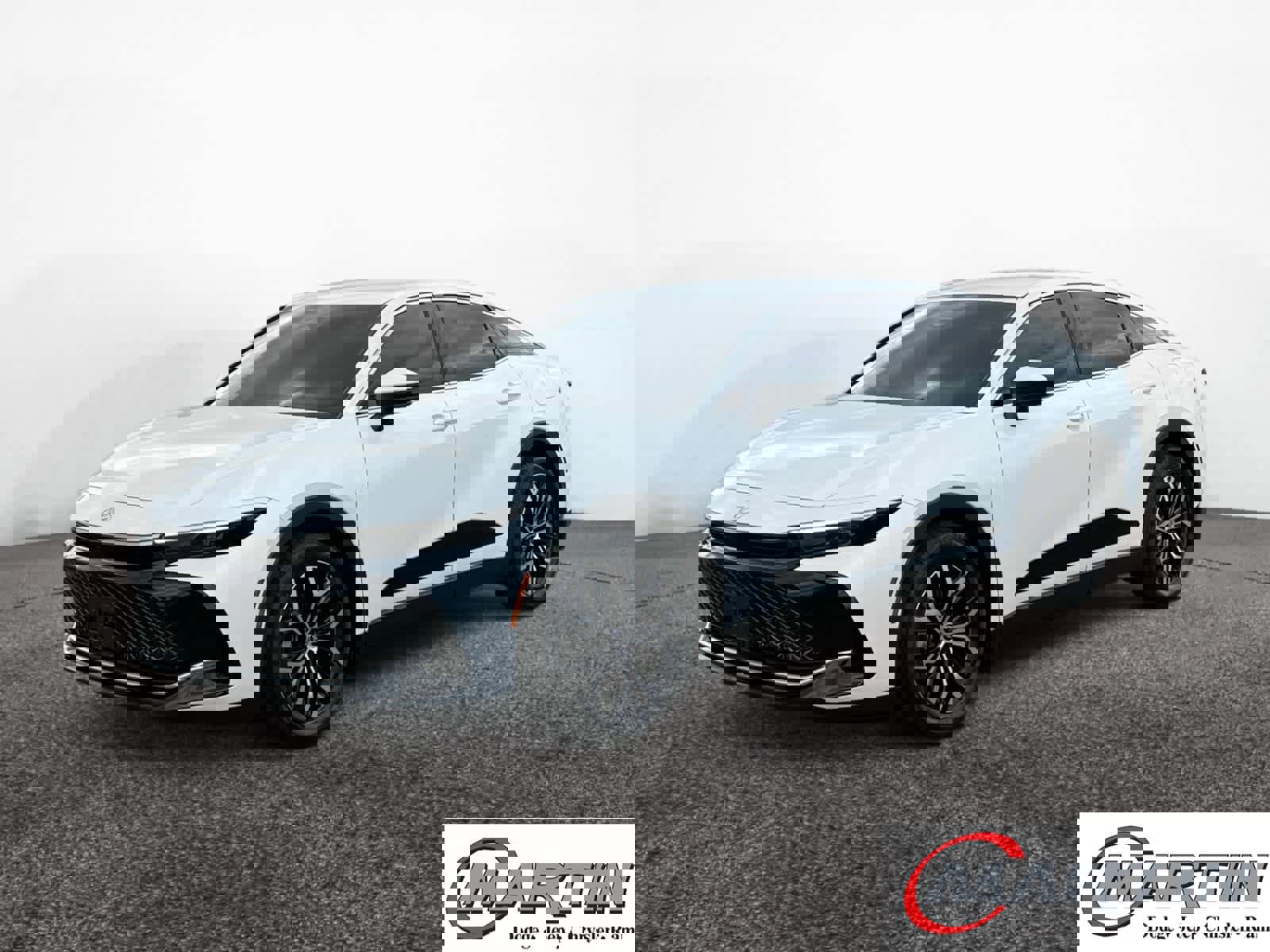 Used 2023 Toyota Crown XLE image 1