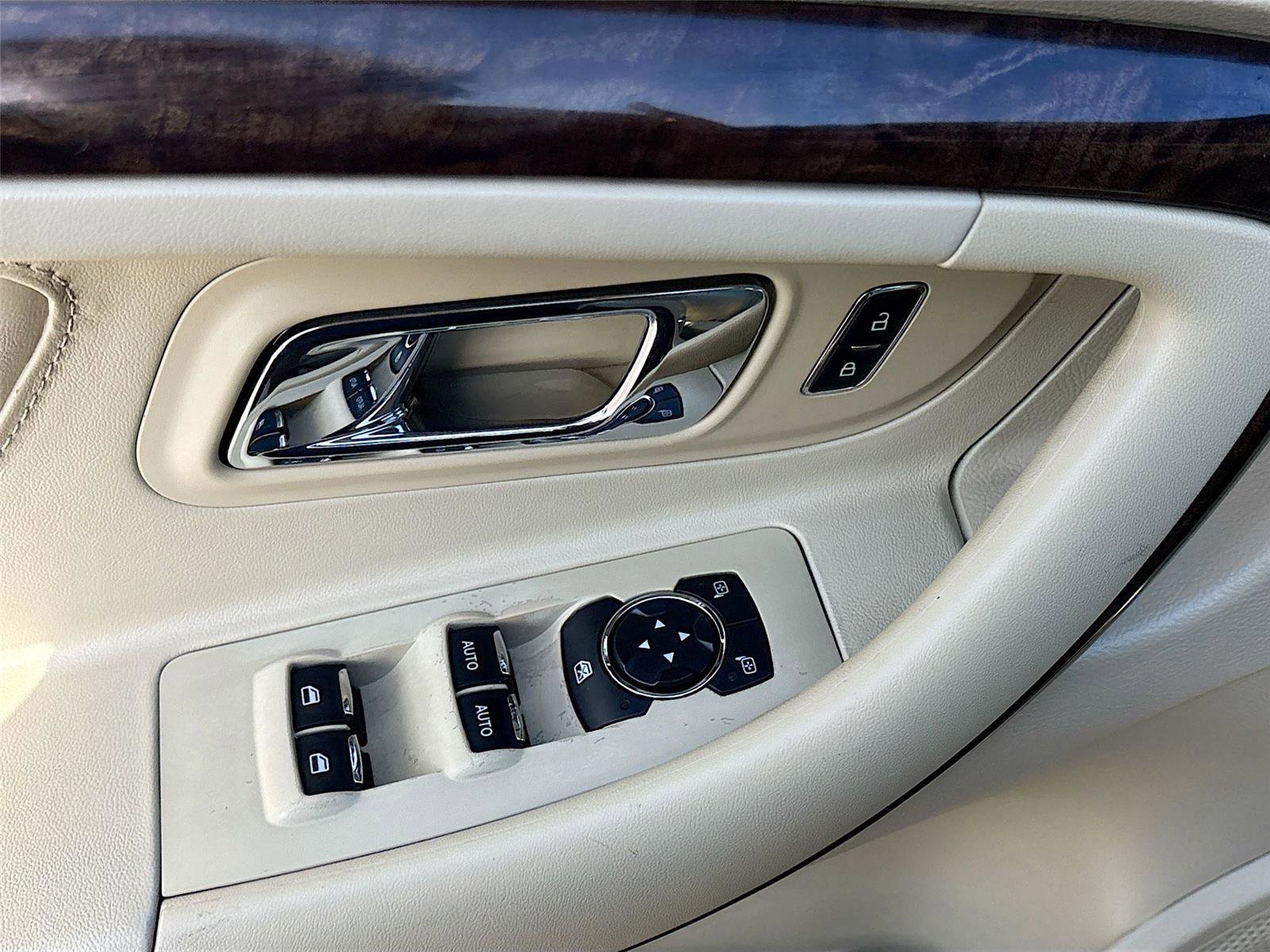 Used 2015 Ford Taurus Limited image 17