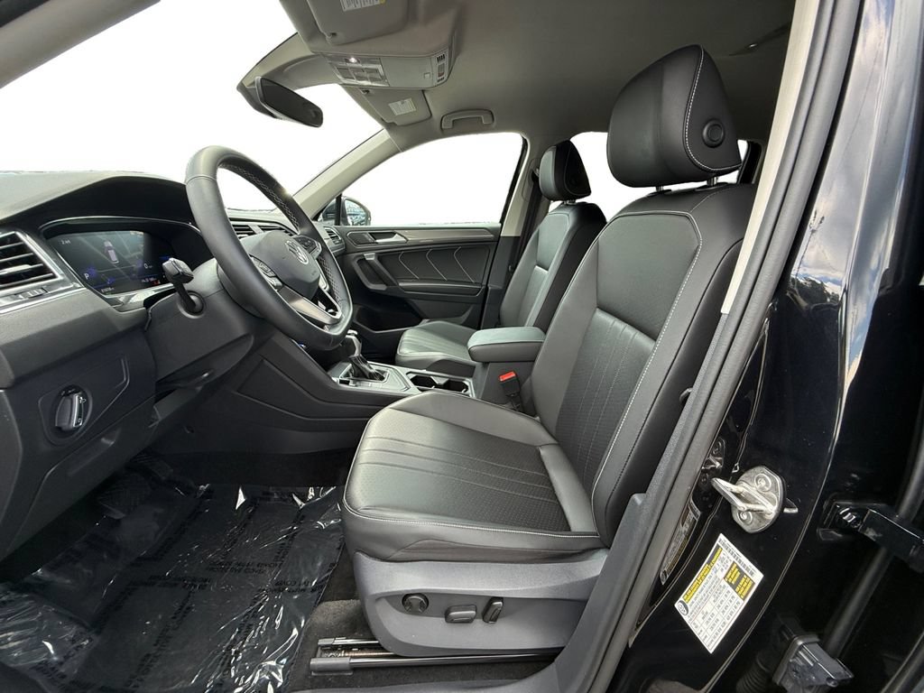 Used 2023 Volkswagen Tiguan SE FWD image 10