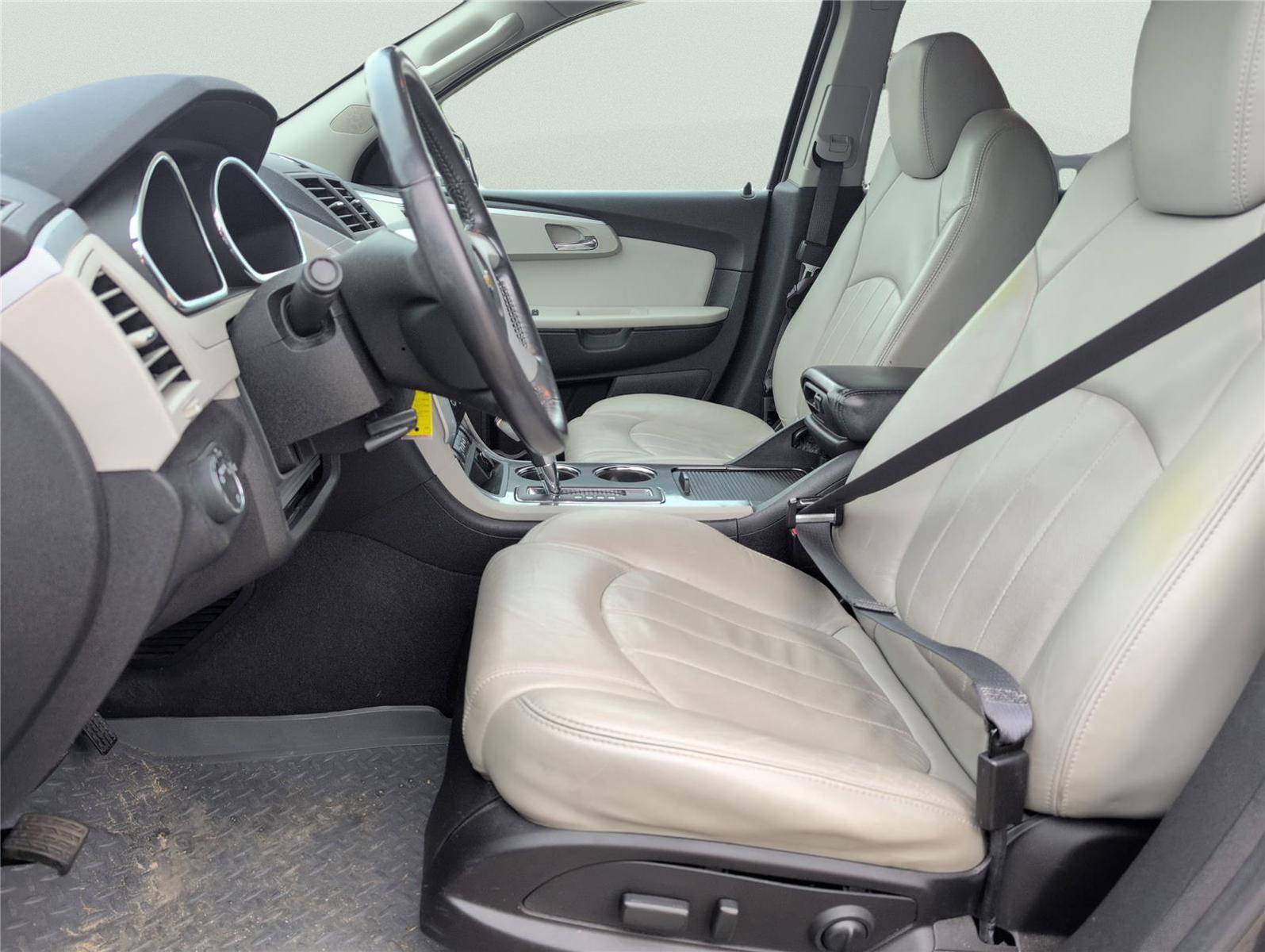 Used 2011 Chevrolet Traverse LTZ image 9