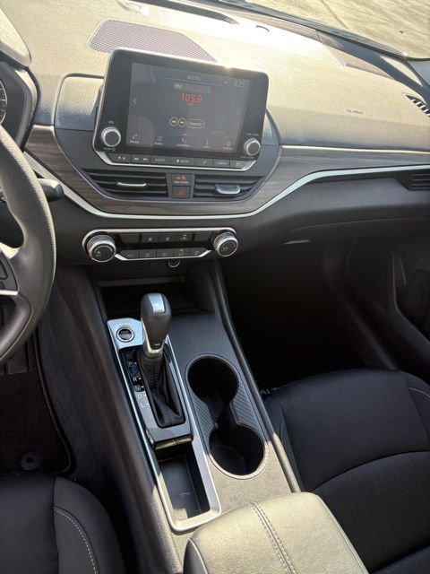 Used 2025 Nissan Altima 2.5 SV image 25