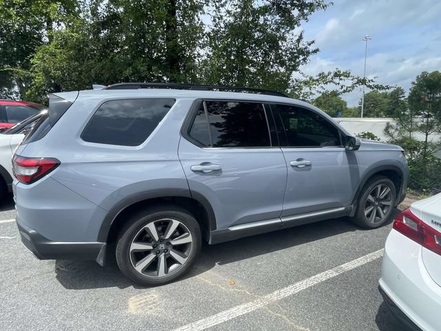 Used 2025 Honda Pilot Touring image 8