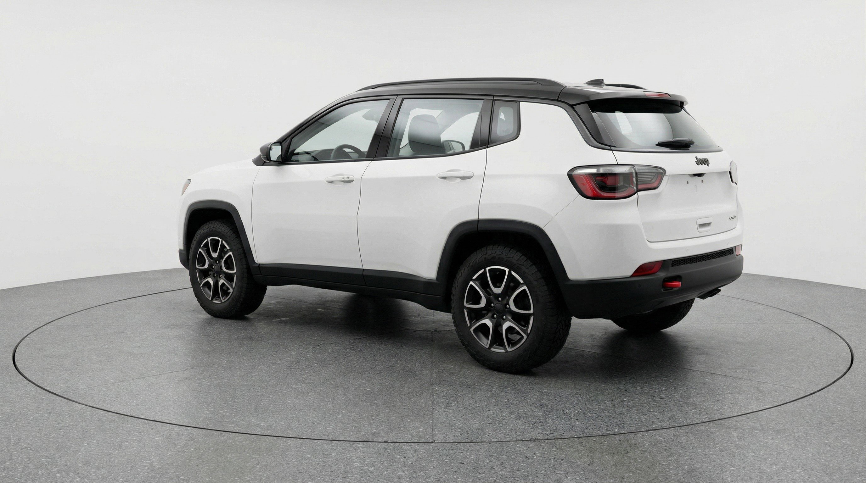 Used 2025 Jeep Compass Trailhawk image 6