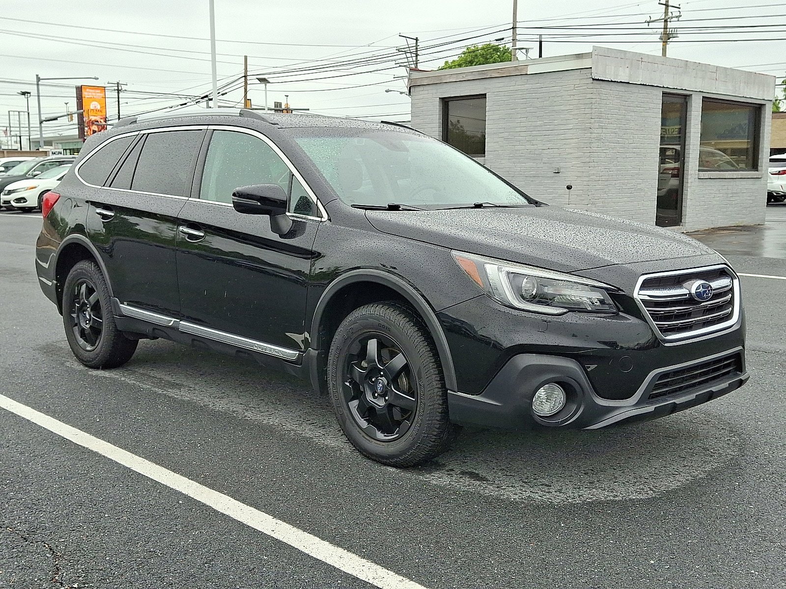 Used 2018 Subaru Outback 2.5i Touring AWD/4WD image 3