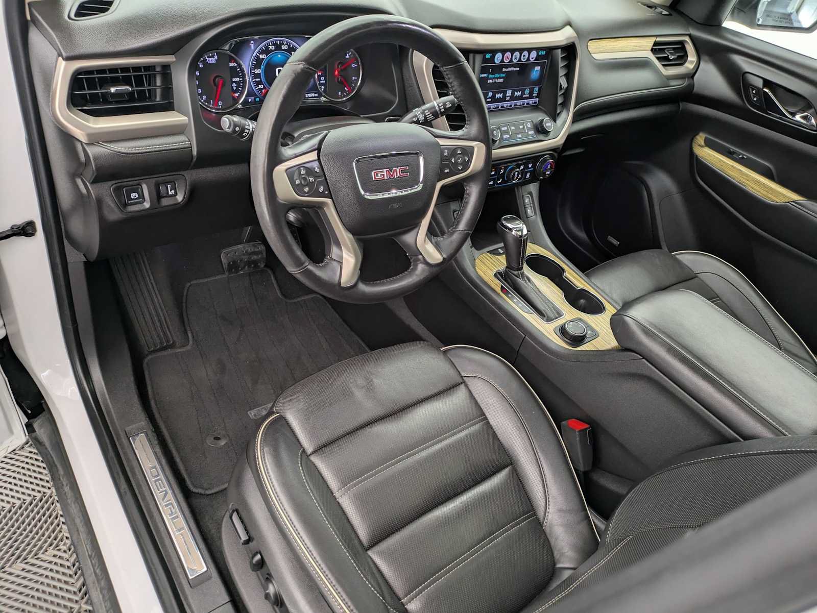 Used 2017 GMC Acadia Denali w/ Technology Package AWD/4WD image 2