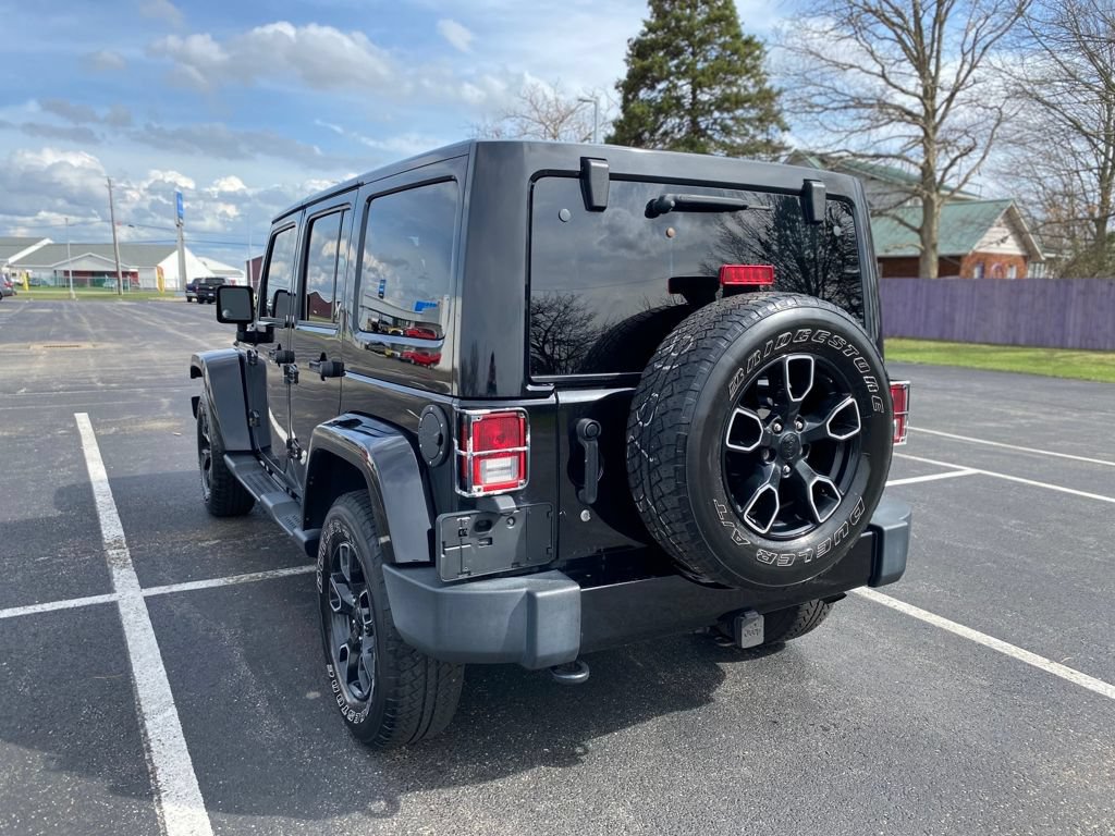 Used 2018 Jeep Wrangler Unlimited Sahara AWD/4WD image 5