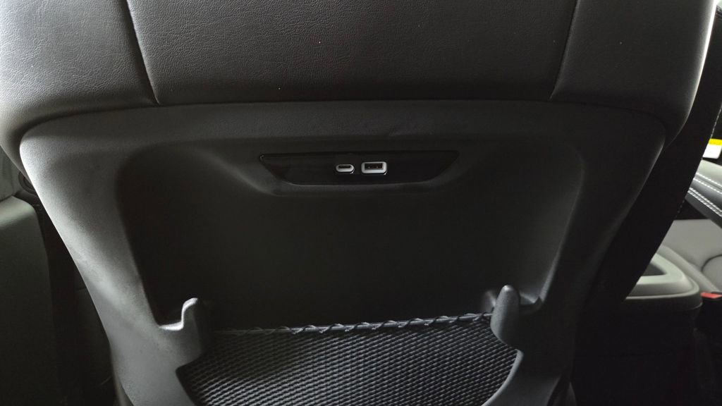 Used 2026 Chrysler Pacifica Select image 32
