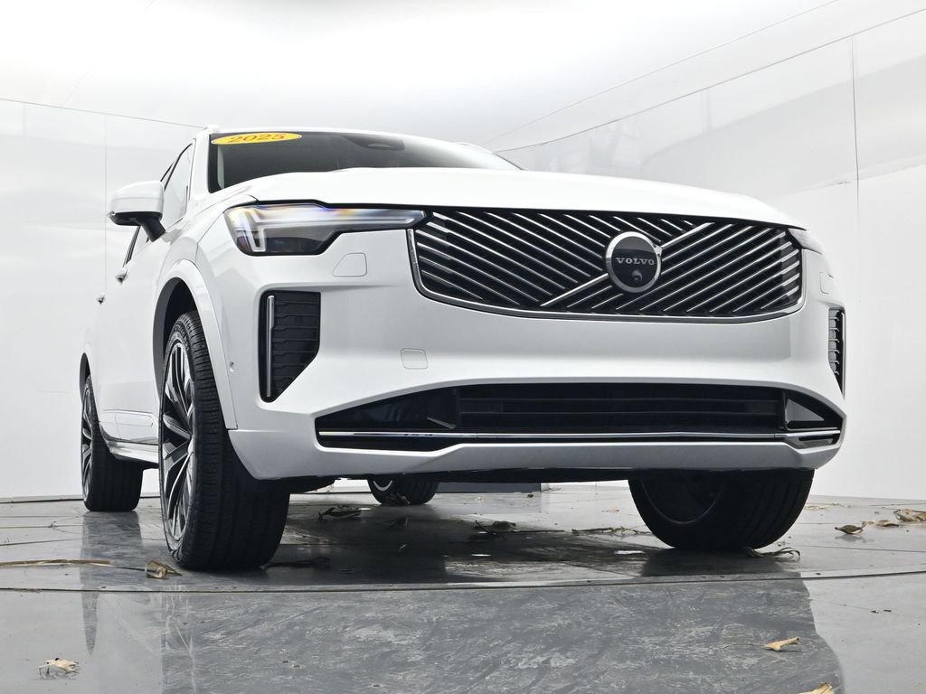 Used 2025 Volvo XC90 B5 Plus image 49