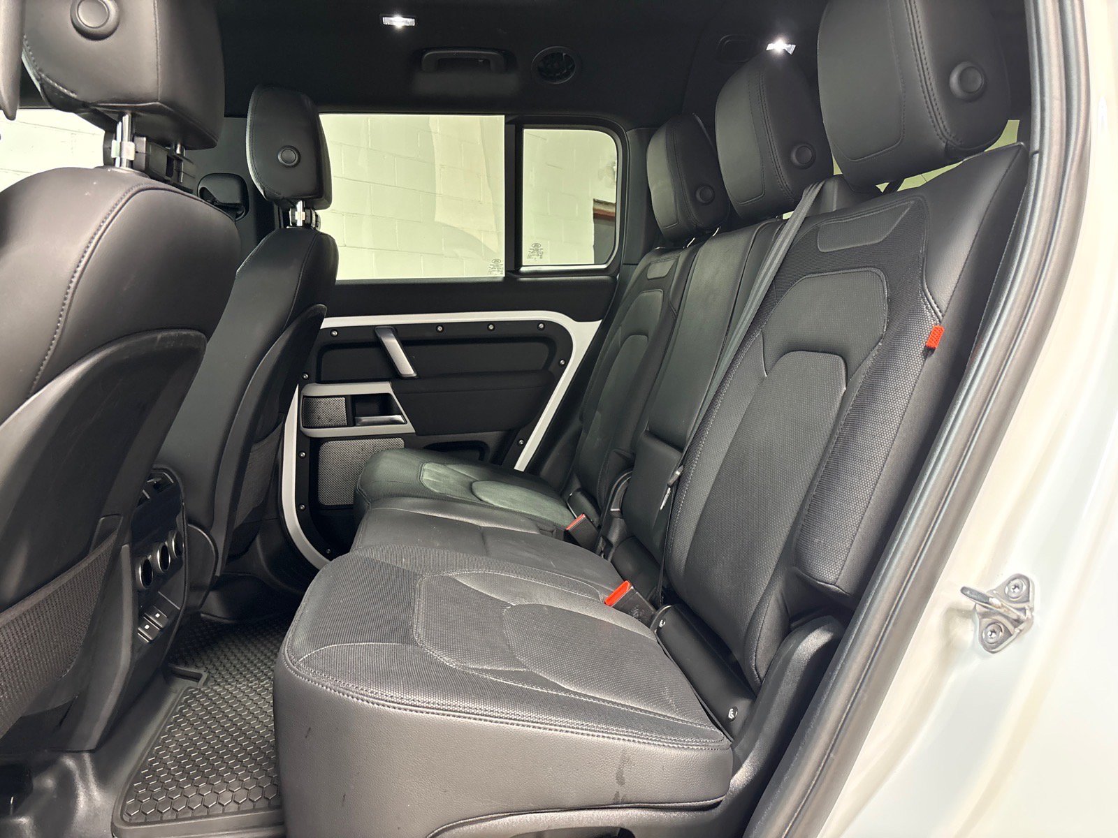 Used 2023 Land Rover Defender 130 X-Dynamic SE AWD/4WD image 28
