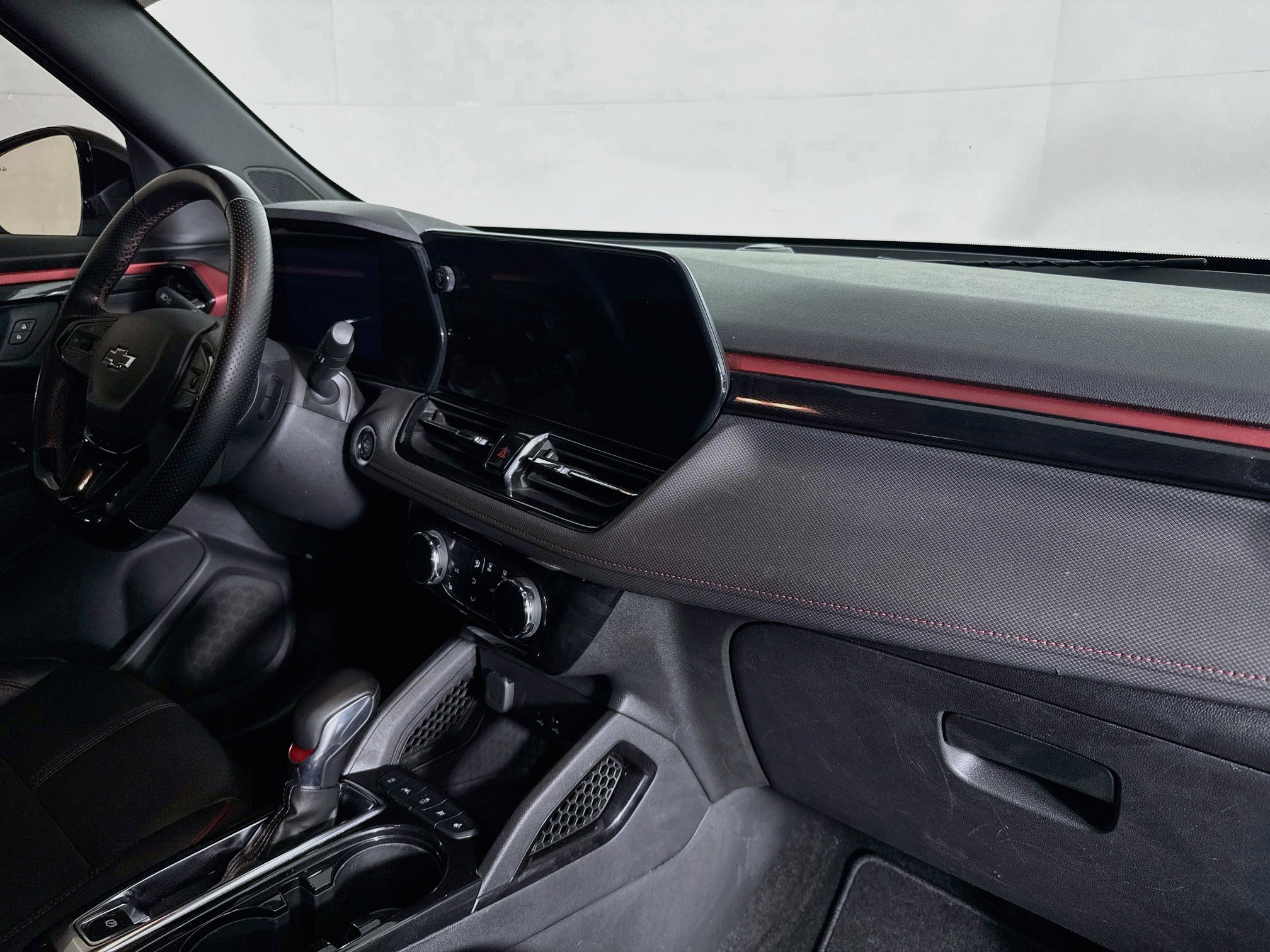 Used 2025 Chevrolet TrailBlazer RS w/ Driver Confidence Package FWD image 28
