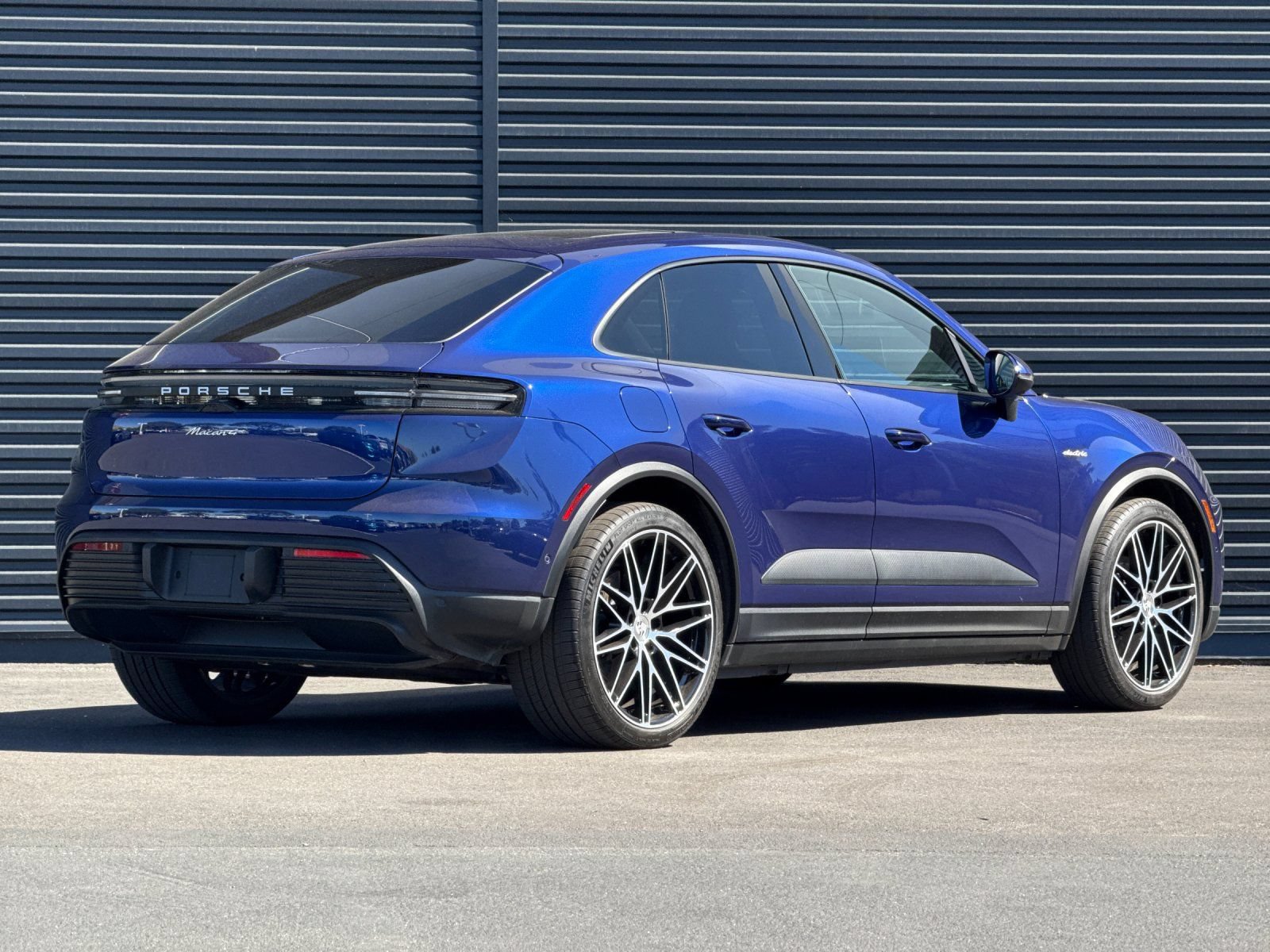 Used 2025 Porsche Macan 4 Electric AWD/4WD image 9