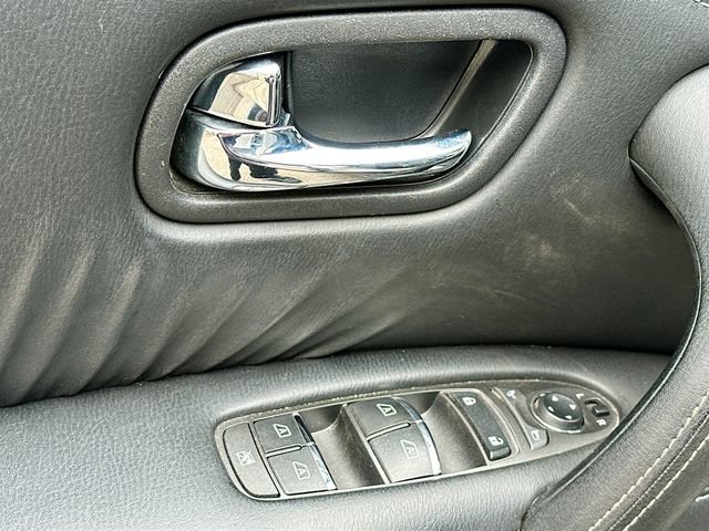 Used 2017 Nissan Armada Platinum w/ Interior Lighting Package image 19