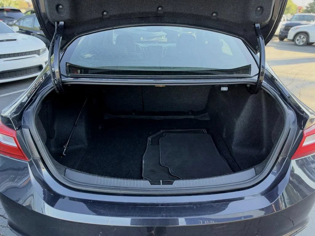 Used 2023 Chevrolet Malibu LT FWD image 19