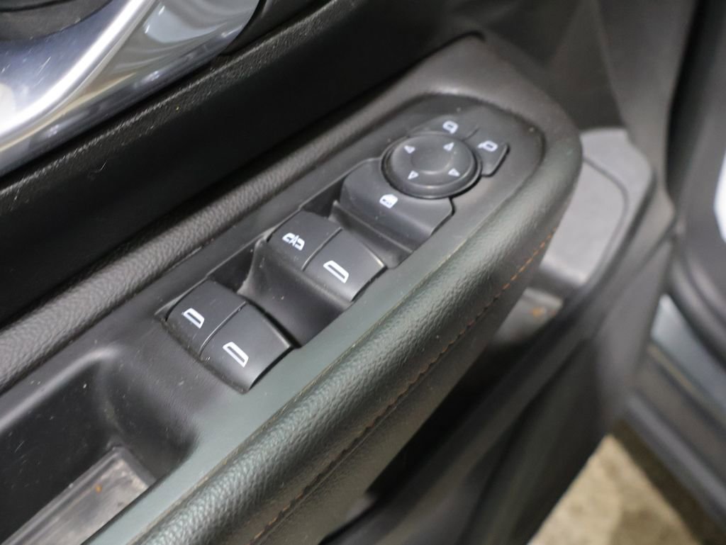 Used 2020 GMC Terrain SLT image 16