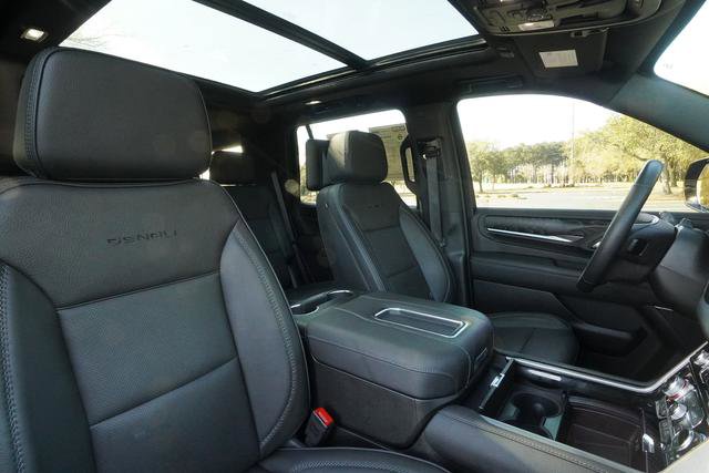 Used 2024 GMC Yukon Denali w/ Advanced Technology Package image 24