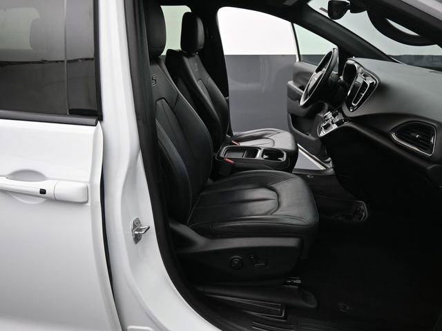 Used 2019 Chrysler Pacifica Touring-L w/ Advanced Safetytec Group image 46