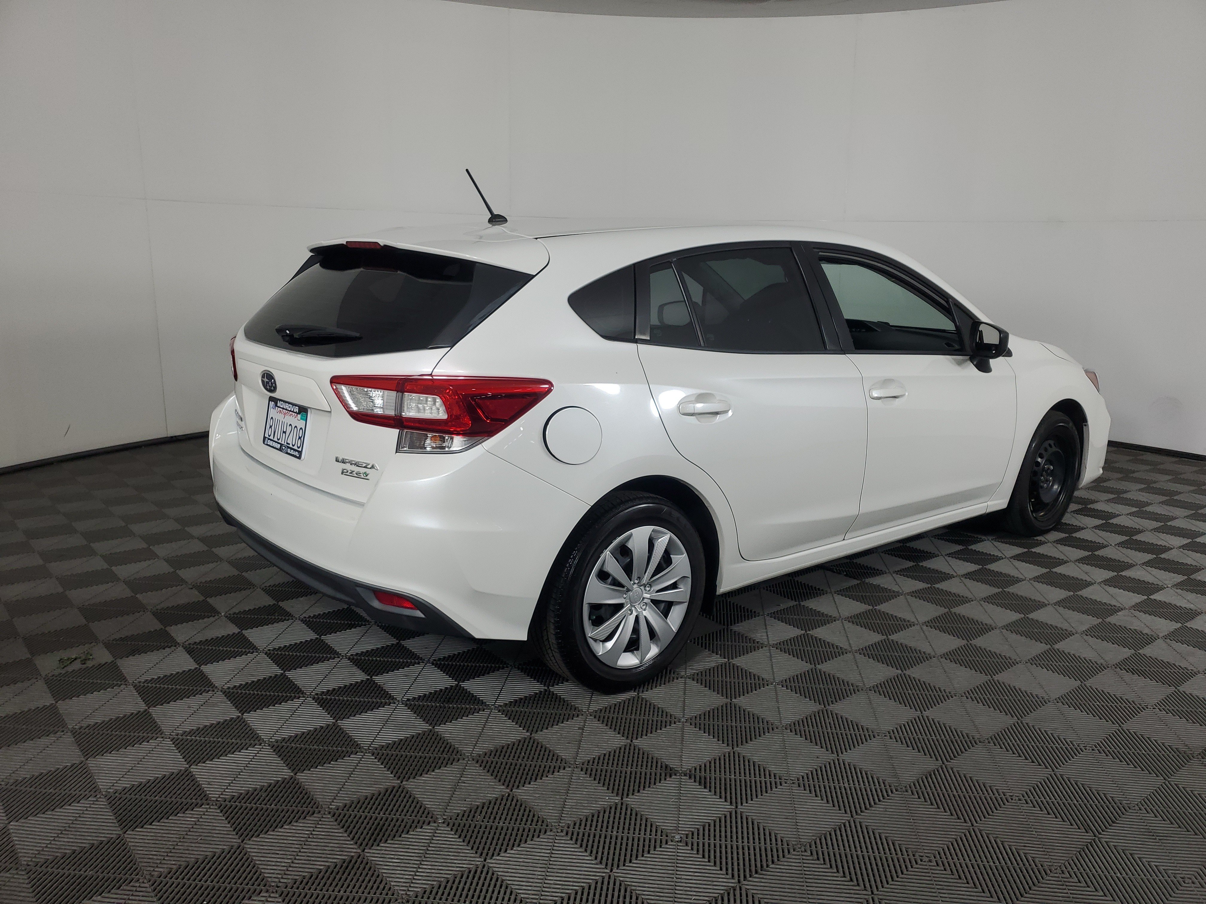 Used 2017 Subaru Impreza 2.0i AWD/4WD image 4
