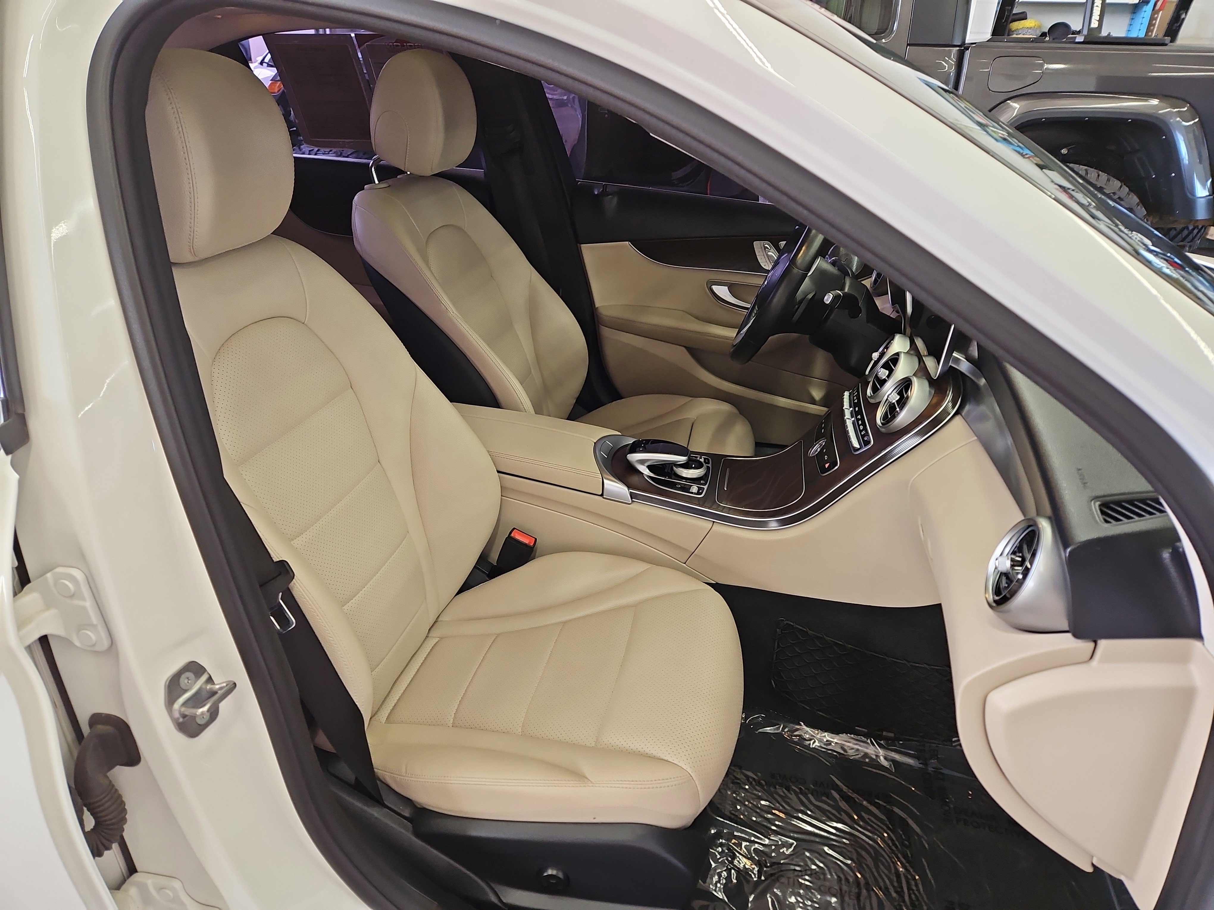 Used 2020 Mercedes-Benz C 300 4MATIC Sedan image 9