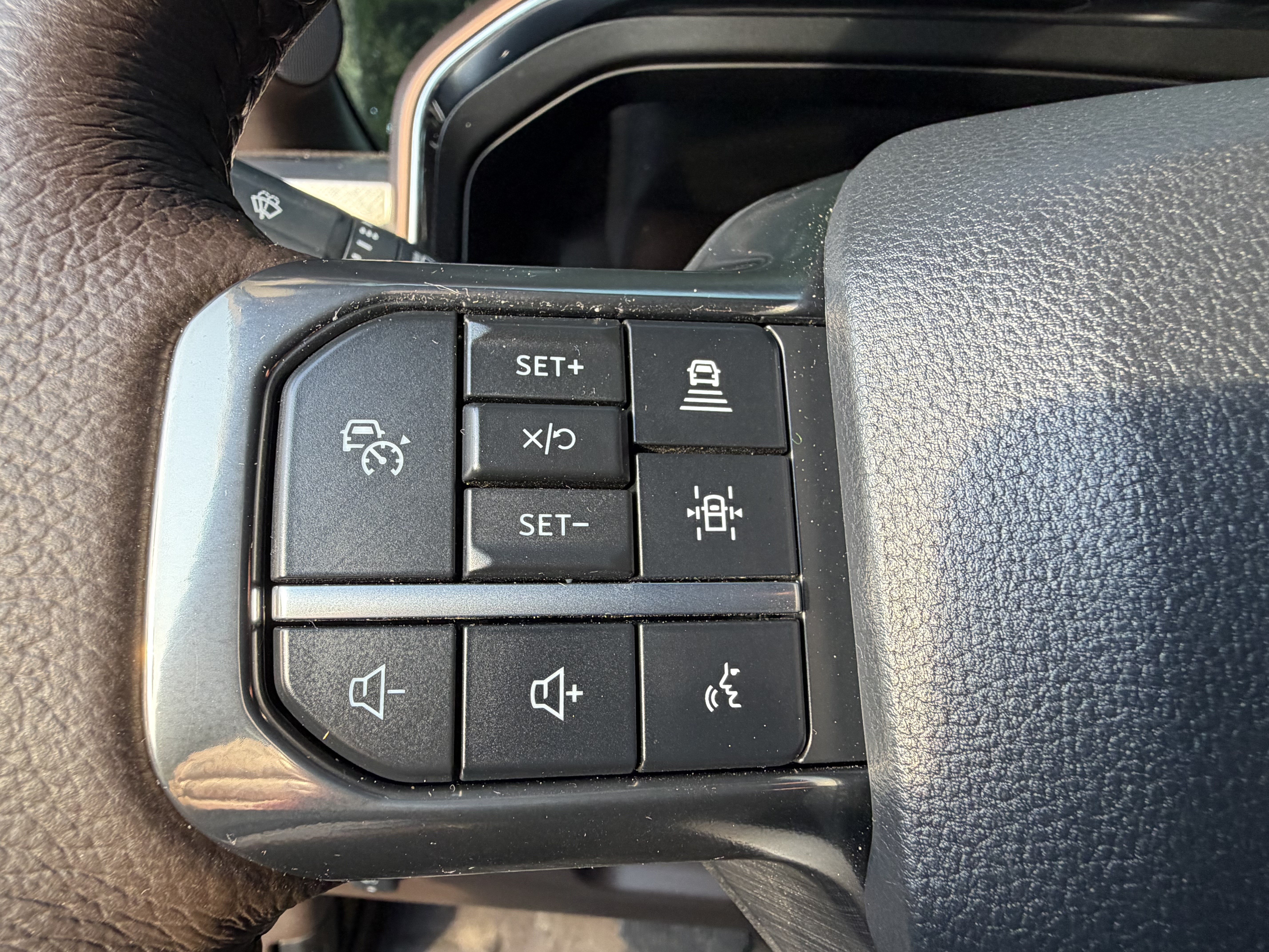 Used 2025 Ford F350 King Ranch w/ FX4 Off-Road Package AWD/4WD image 19