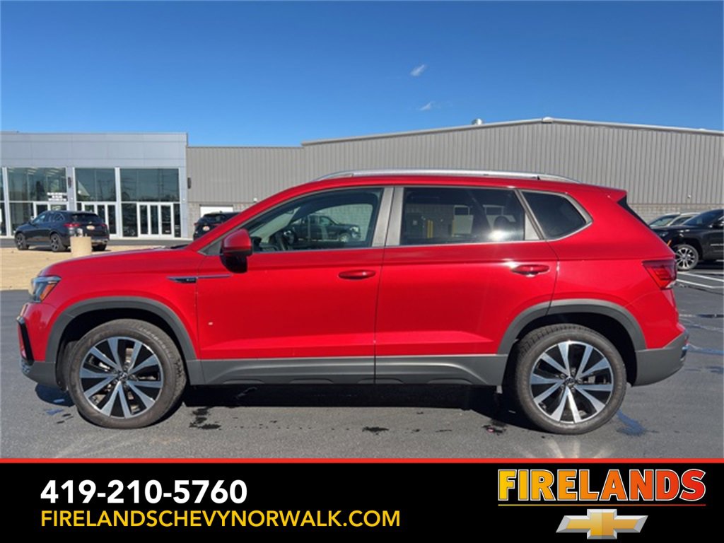 Used 2022 Volkswagen Taos SE w/ Panoramic Sunroof Package image 4