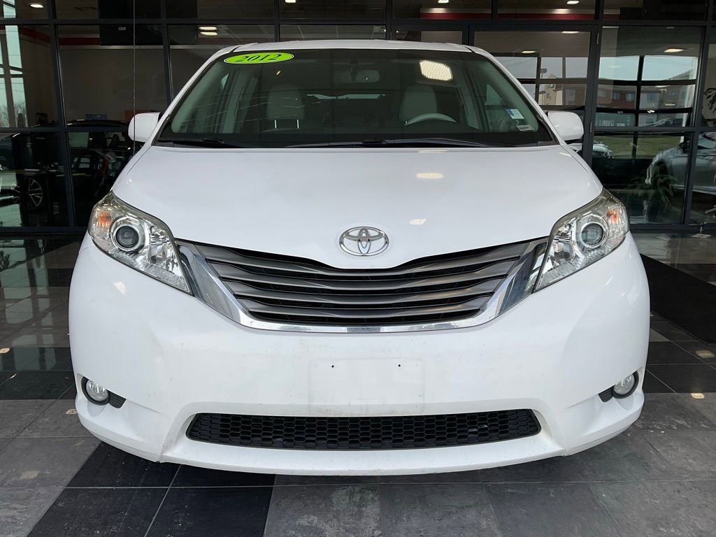 Used 2012 Toyota Sienna XLE image 2