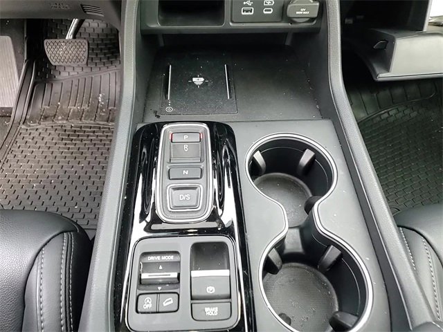 Used 2025 Honda Pilot Touring image 17