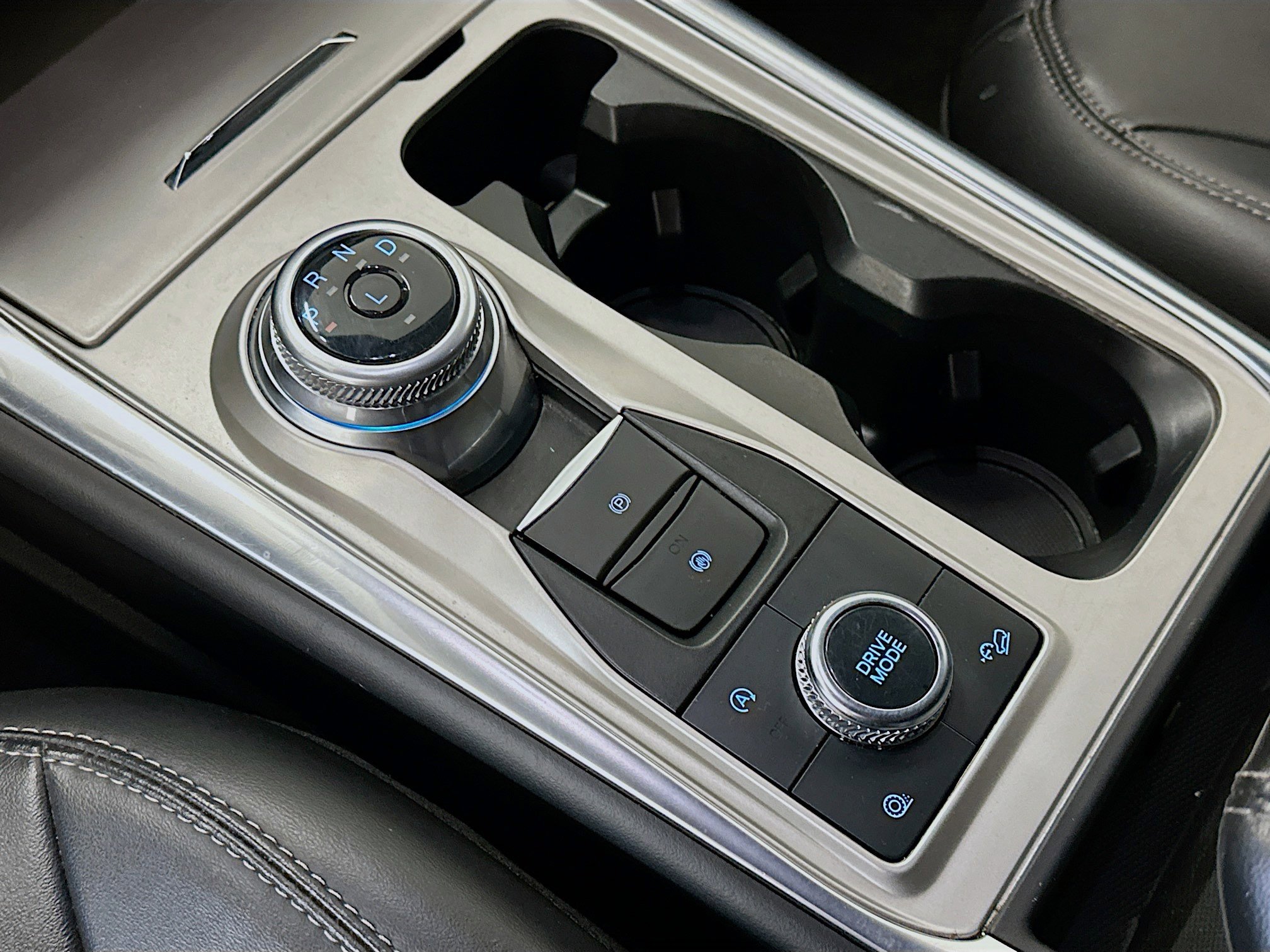 Used 2023 Ford Explorer XLT w/ Equipment Group 202A image 25