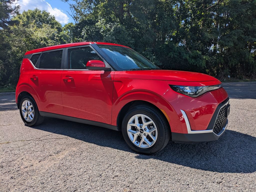 Used 2023 Kia Soul LX w/ LX Technology Package FWD image 2
