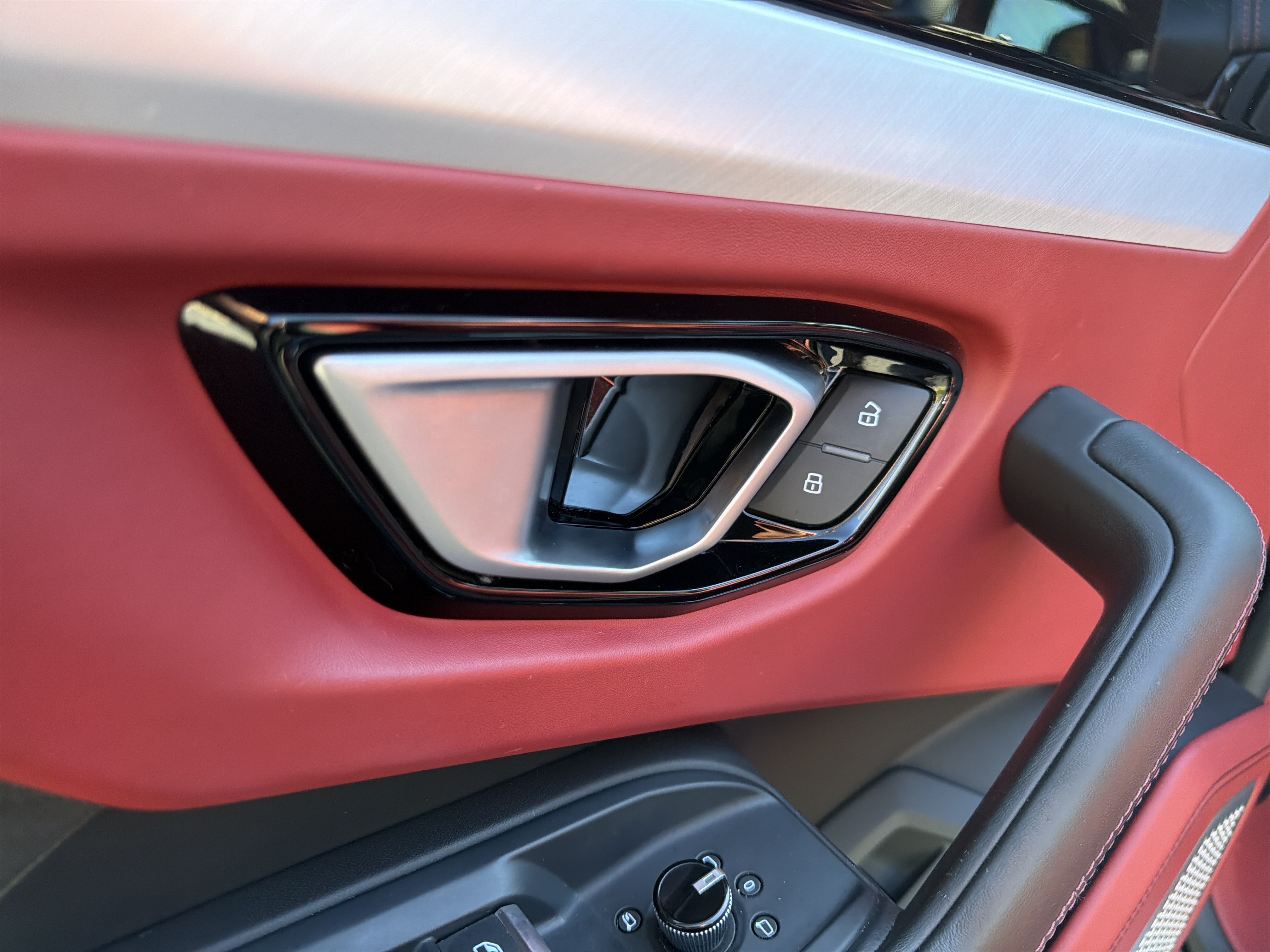 Used 2020 Lamborghini Urus AWD/4WD image 26