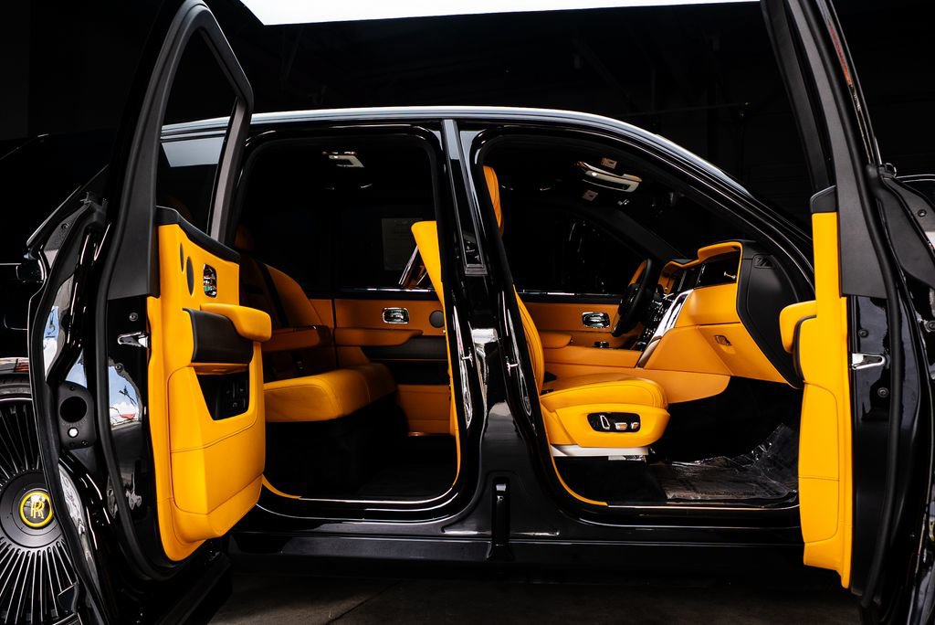 Used 2025 Rolls-Royce Cullinan AWD/4WD image 55