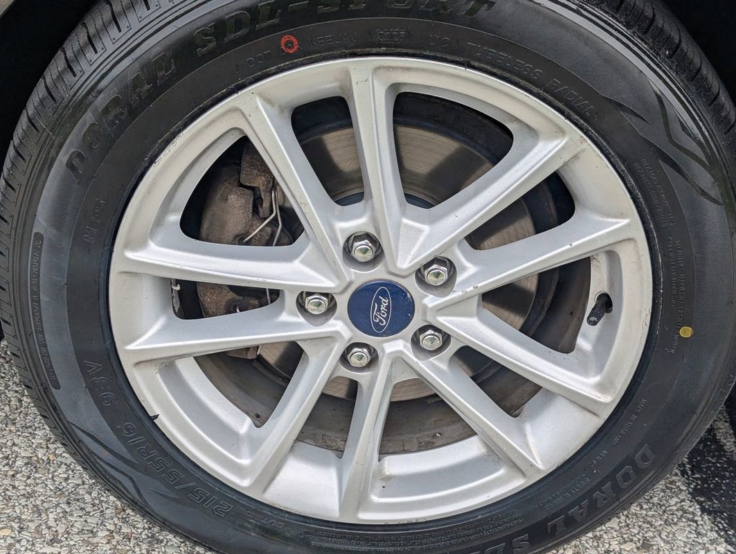 Used 2017 Ford Focus SE w/ Cold Weather Package FWD image 37