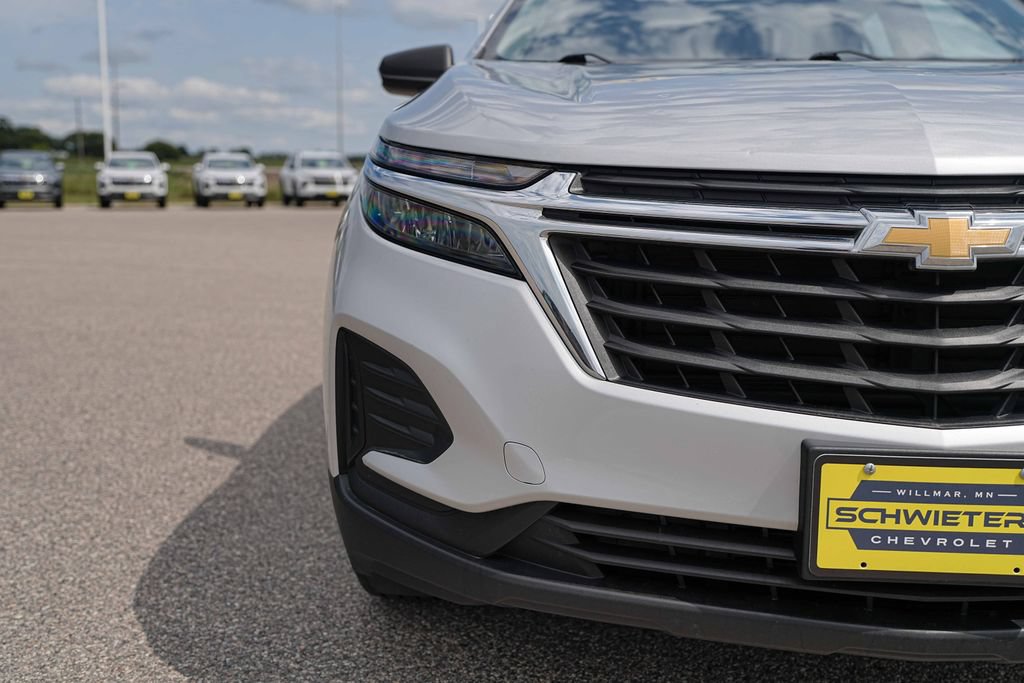 Used 2022 Chevrolet Equinox LS AWD/4WD image 3